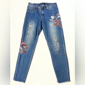 YMI WOMENS JEANS SIZE 5 Embroidered Floral Mid-rise Med Wash Ankle Jeans A-23